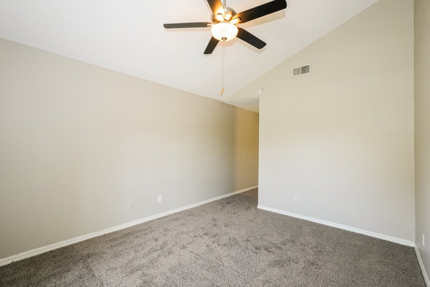 Building Photo - 1670 Palm Leaf Dr