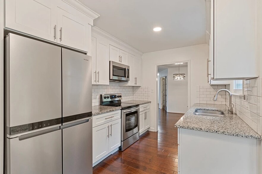 Building Photo - 723 Riverview Dr