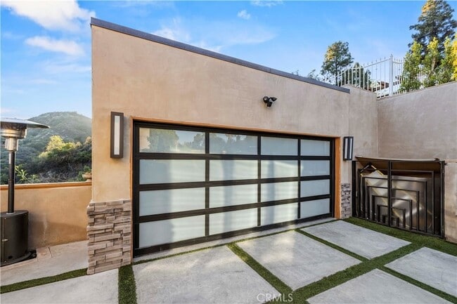 Building Photo - 4000 Bouquete St