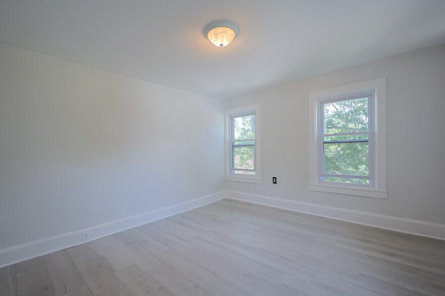 Building Photo - 85 Main St