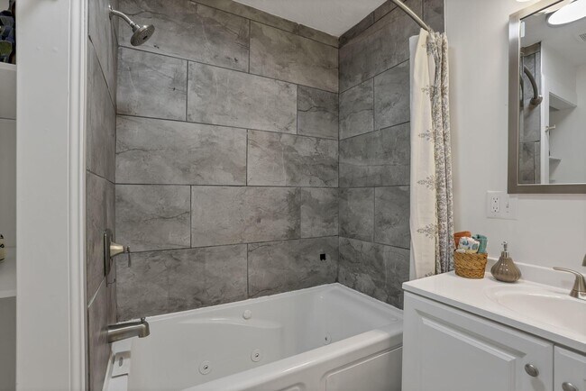 Building Photo - 4075 Gun Barrel Rd NE