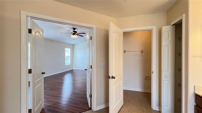 Building Photo - 806 Lost Grove Cir
