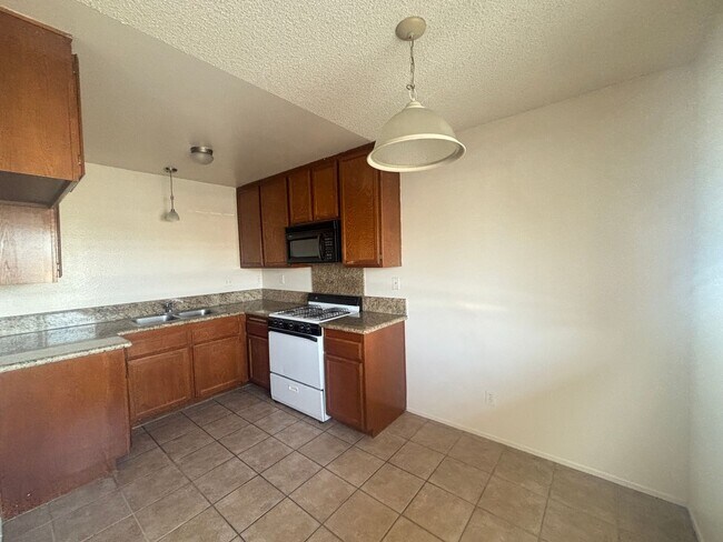 Building Photo - West Lancaster Apartment