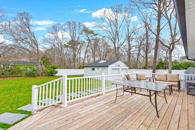 Building Photo - 104 W Tiana Rd