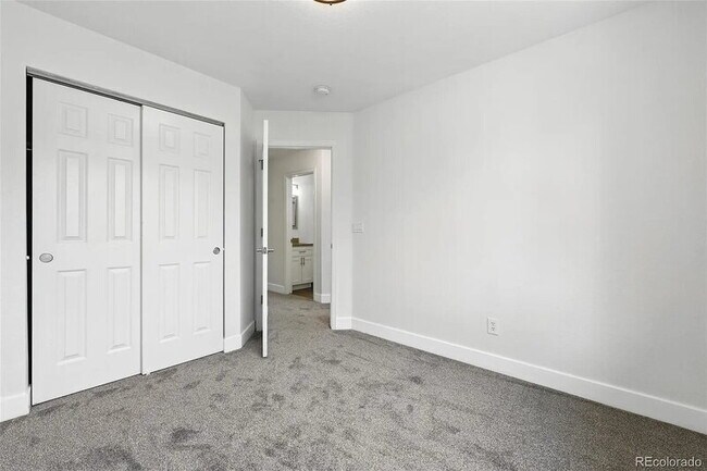 Building Photo - 1203 S Zeno Way