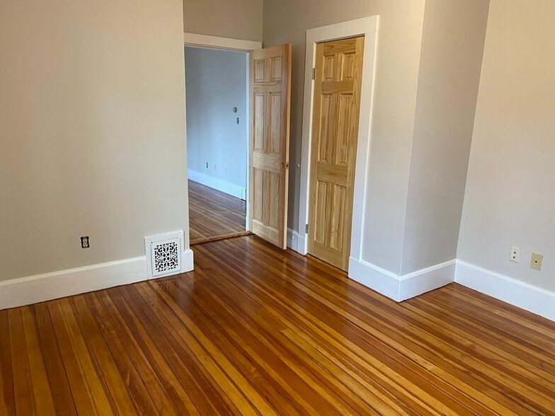 Building Photo - 229 Poplar St