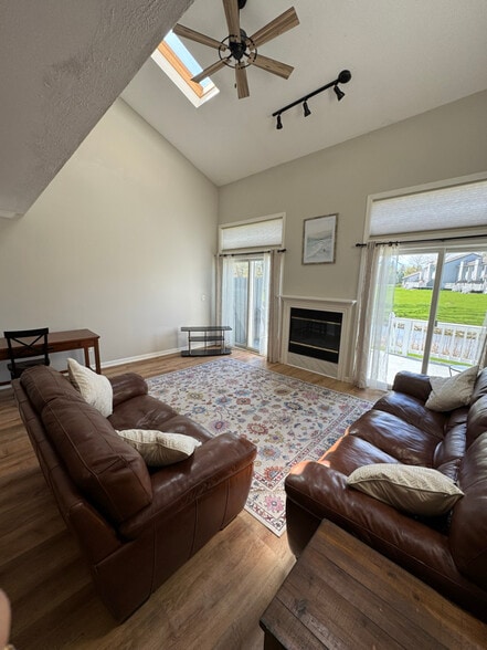 Building Photo - 73 Midlake Cir