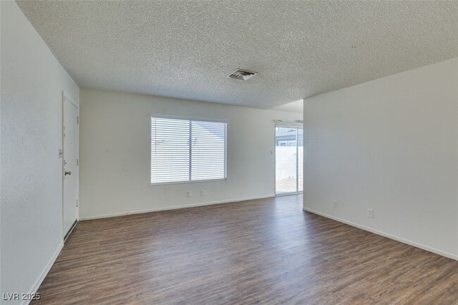 Building Photo - 7115 Kenwood St
