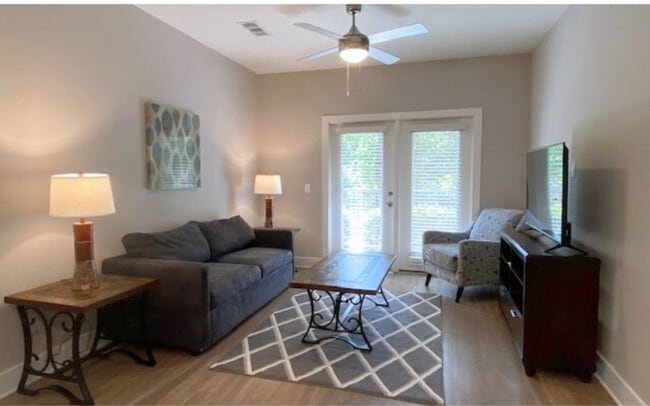 Building Photo - 5455 Glenridge View NE