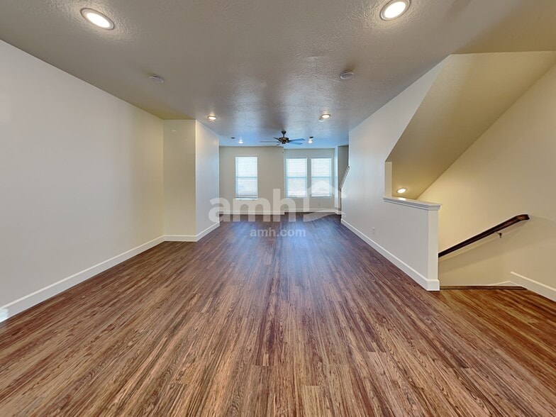 Building Photo - 6047 W Copperhawk Dr