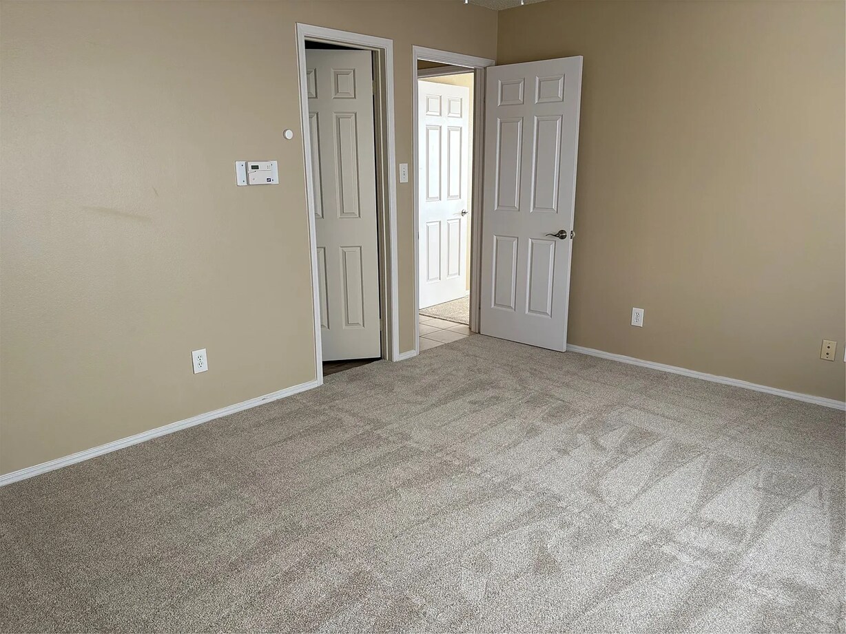 Building Photo - 500 Button Willow Ct