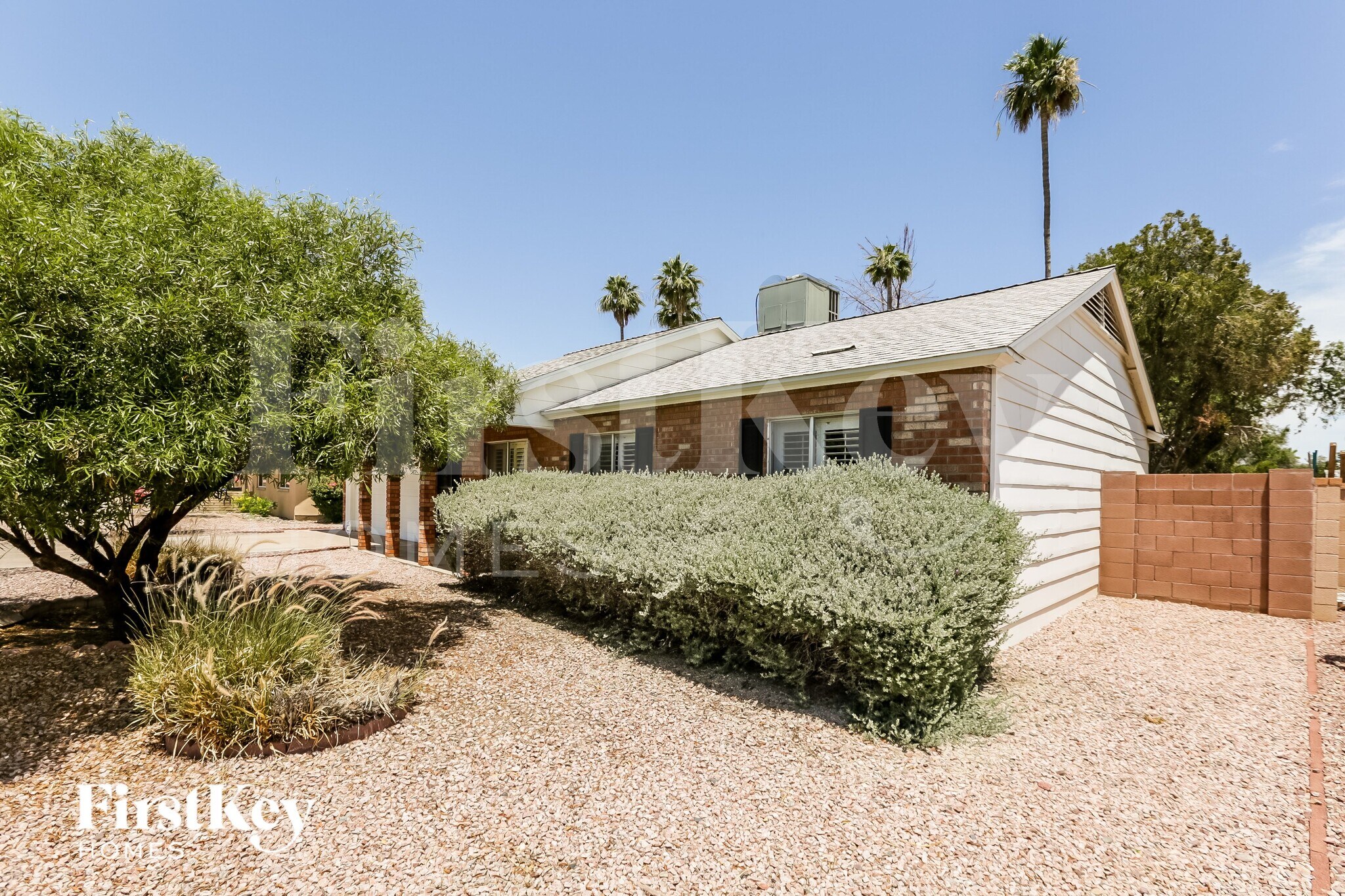 Building Photo - 2922 E Sierra St