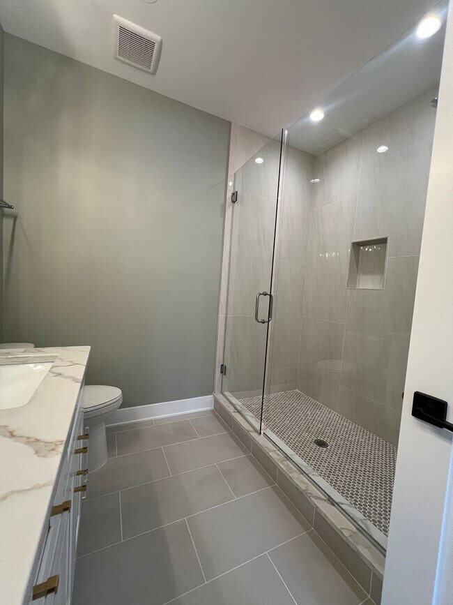 Building Photo - 4231 S Champlain Ave