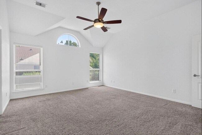 Building Photo - 1402 Club Chase Dr