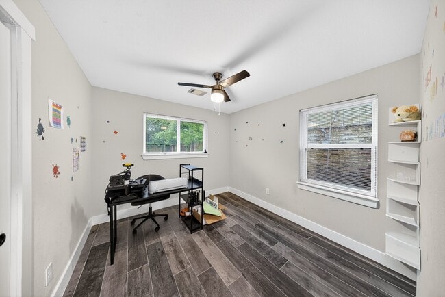 Building Photo - 6215 Great Oaks Dr