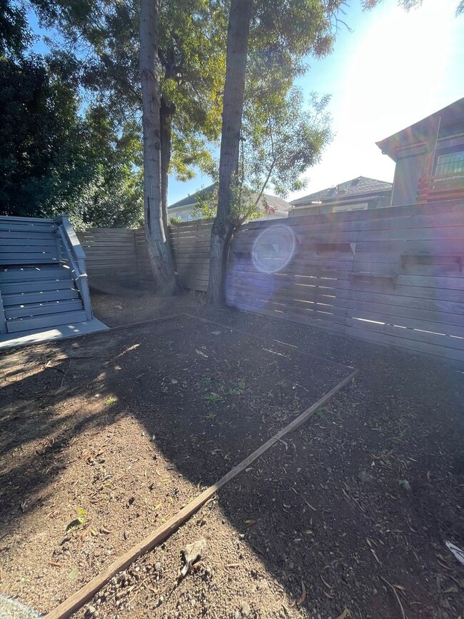 Building Photo - 1/2 Off First Month's Rent, 6Bdrm, 3Bath