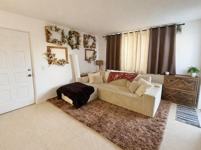 Building Photo - 728 Executive Center Dr