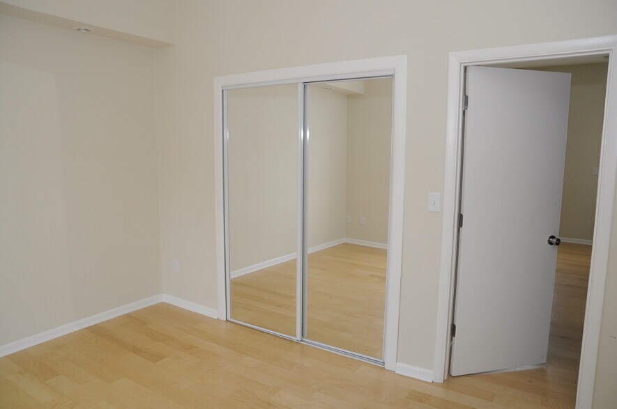 Building Photo - 115 College Pl