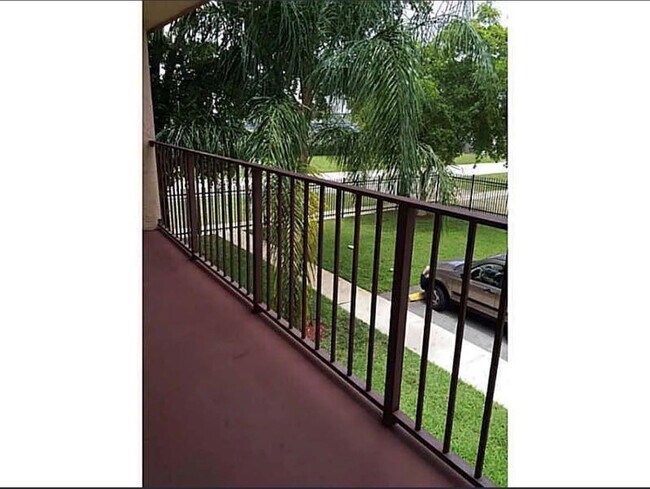 Building Photo - 1290 NE 119th St