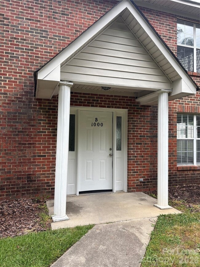 Building Photo - 1000 Mt Holly-Huntersville Rd