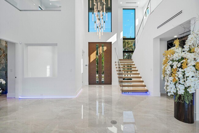 Building Photo - 2650 NE 48th Ct