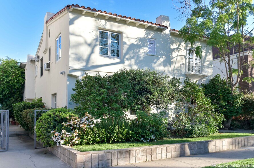 Building Photo - 9912 Robbins Dr