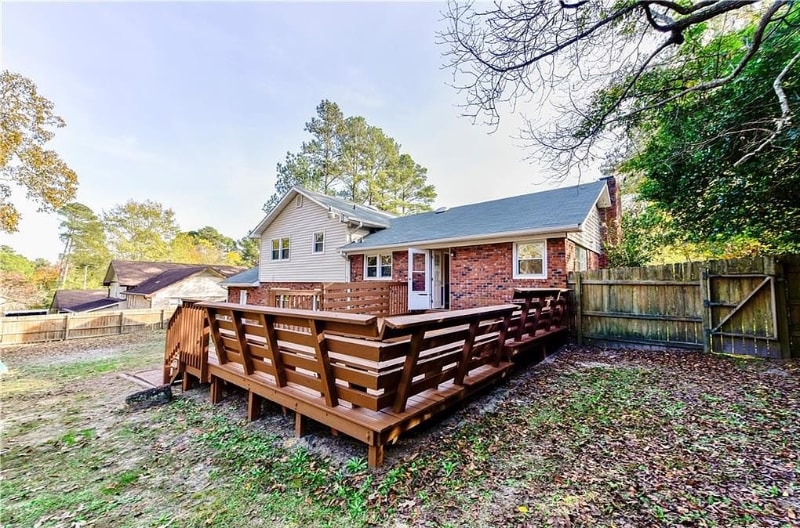 Building Photo - 233 Vivian Dr