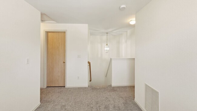 Building Photo - Cozy Lake Stevens Home with Den and Two-Car Garage