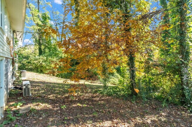 Building Photo - Updated 2-Bedroom 1-Bathroom Duplex in Spartanburg with Modern Finishes and Convenient Location!