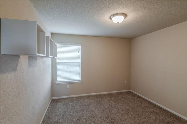 Building Photo - 137 Moulins Ln