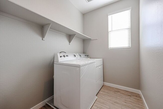 Building Photo - MOVE IN SPECIALS!! Recently Built Home in ...
