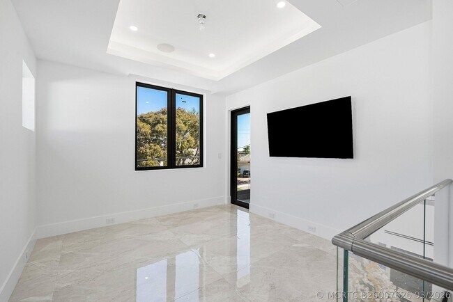 Building Photo - 2650 NE 48th Ct