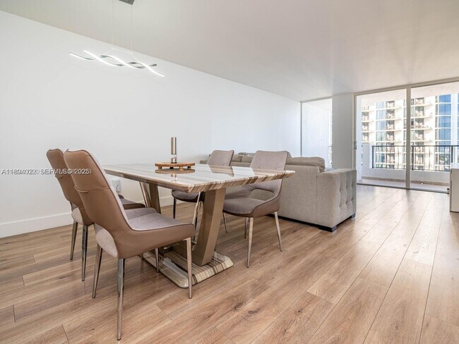 Building Photo - 555 NE 15th St