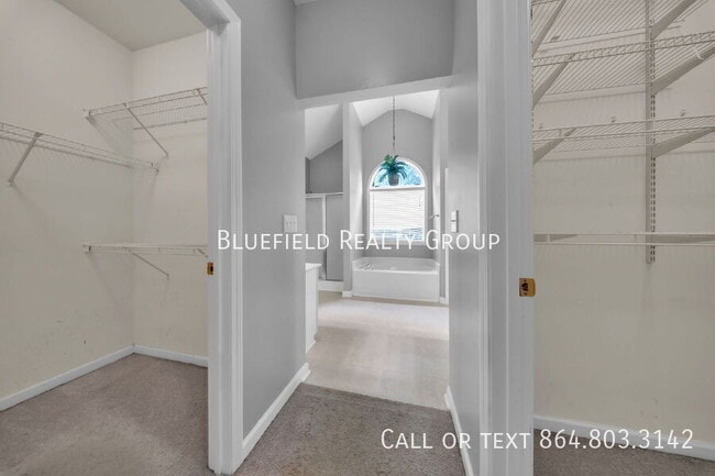 Building Photo - 417 Summergreen Way