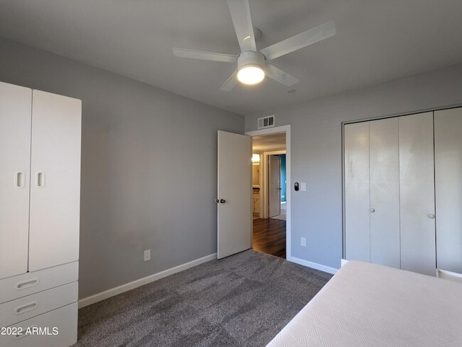 Building Photo - 10044 N 39th Ln