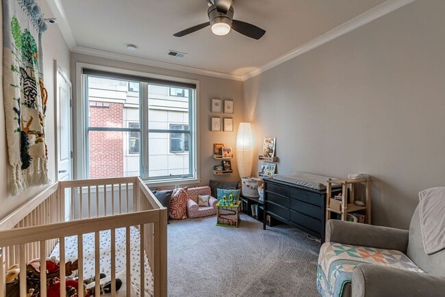 Building Photo - 2 Bed, 2 Bath Condo Bathed in Natural Light