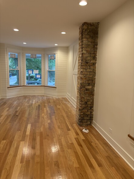 Building Photo - 3542 N Hermitage Ave