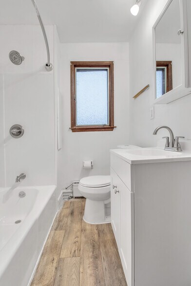 Building Photo - 79 Ideal St