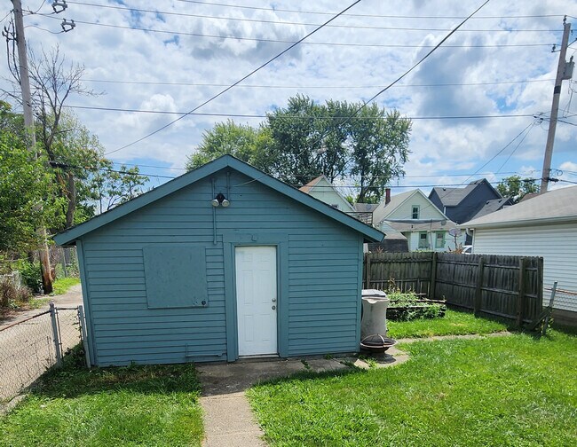 Building Photo - 741 E Morris St