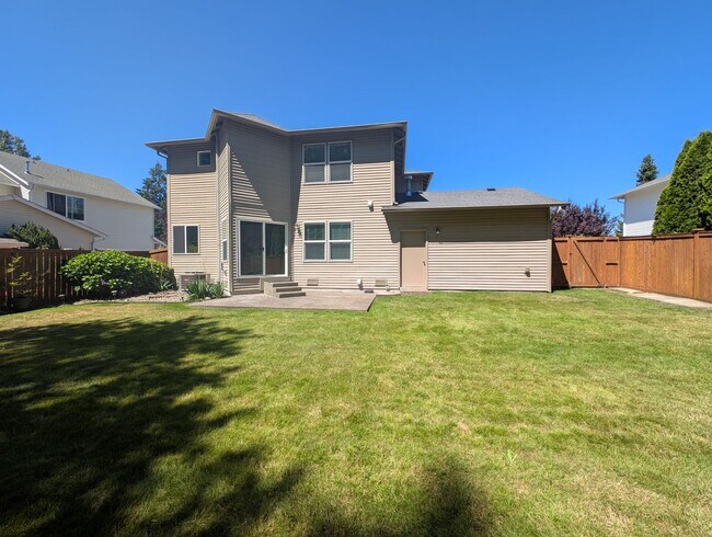 Building Photo - 4 Bedroom, 2.5 Bath DuPont Home!