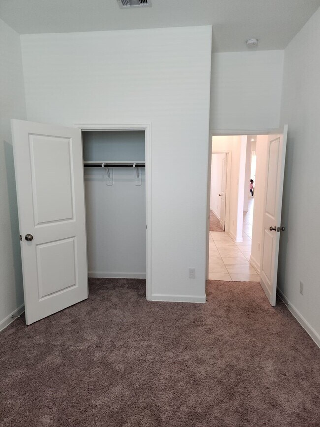 Building Photo - 5003 Twin Summit Dr