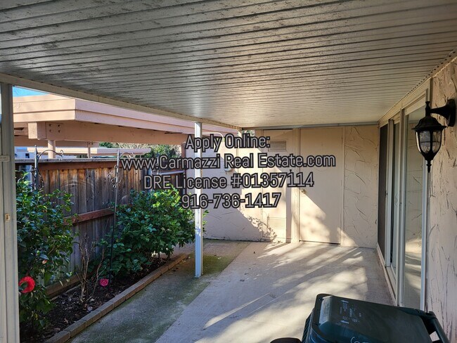 Building Photo - 6046 Vía Casitas