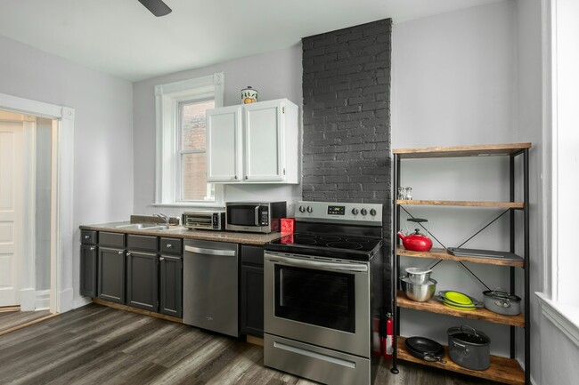 Building Photo - 4055-4057 Hartford Street, Unit 4057