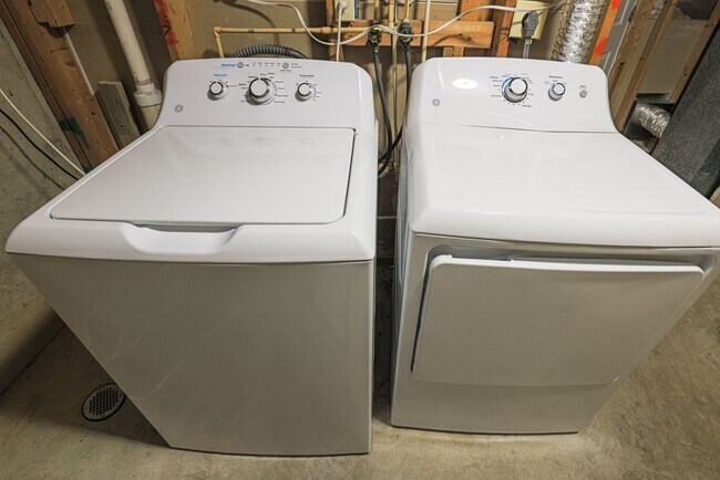 Building Photo - 1237 Splashing Brook Dr