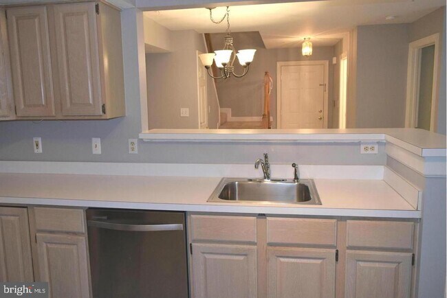 Building Photo - 12249 Fairfield House Dr
