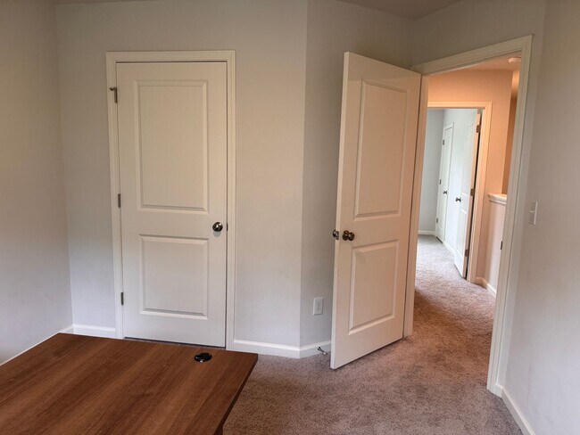 Building Photo - 2 STORY 3 BED, 2.5 BATH HOME LOCATED IN DENTON!!