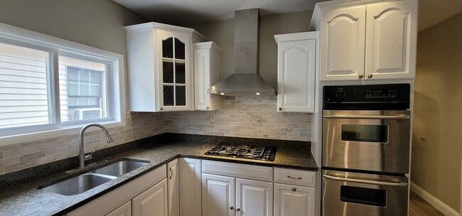 Building Photo - 16 Ayer Pl