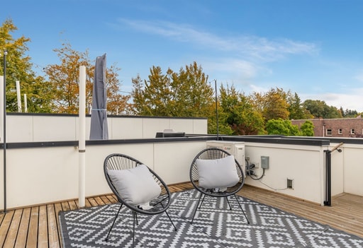 Building Photo - Stunning 2 bedroom w/rooftop deck in Beacon Hill!