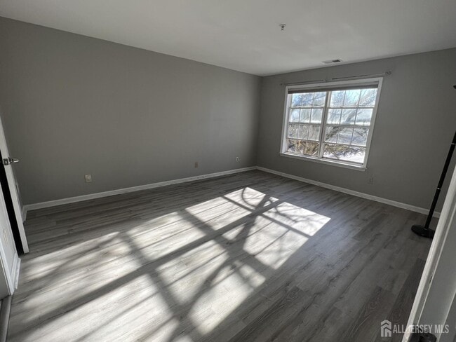 Building Photo - 523 Waterford Dr