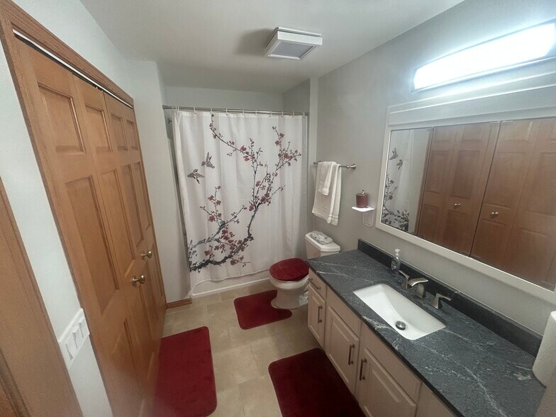 Building Photo - 530 Windstone Dr